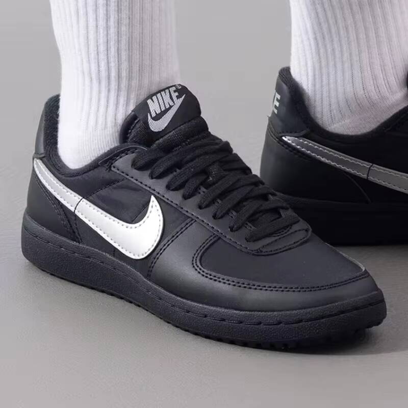 Outdoor Sport Field - Nuove scarpe da ginnastica Nike New