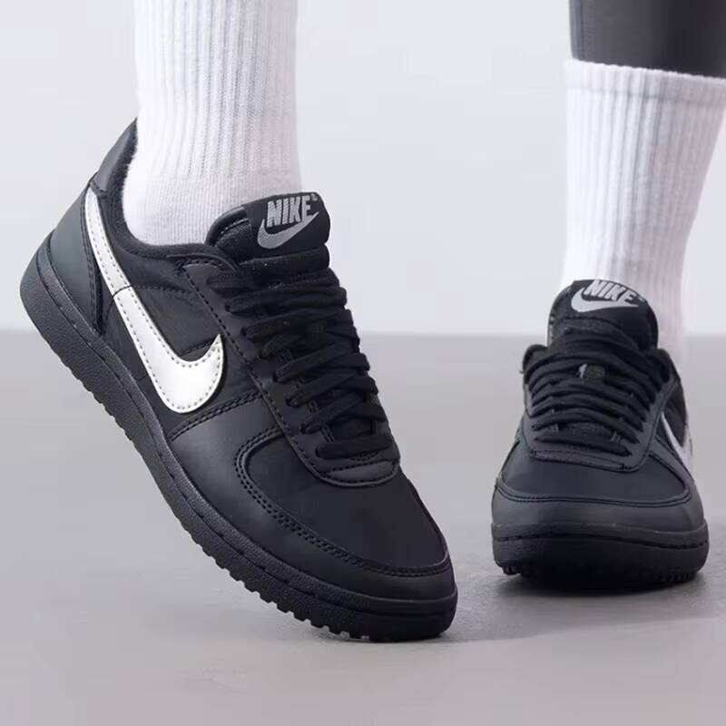 Nuove scarpe da ginnastica Nik - Outdoor Sport Field recensione e prezzo